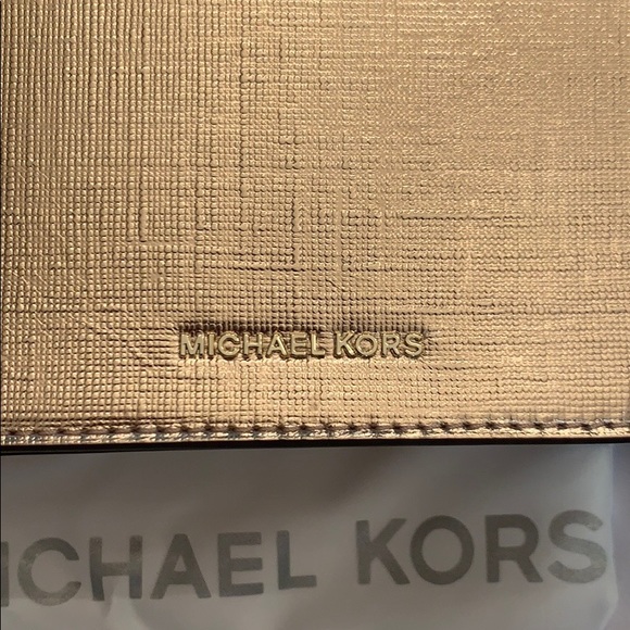 NWT Michael Kors Envelope Clutch/Crossbody - Picture 5 of 16